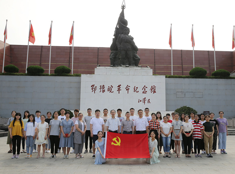 美加墨世界杯官网“不忘初心  牢记使命”七一主题党日活动_副本.jpg